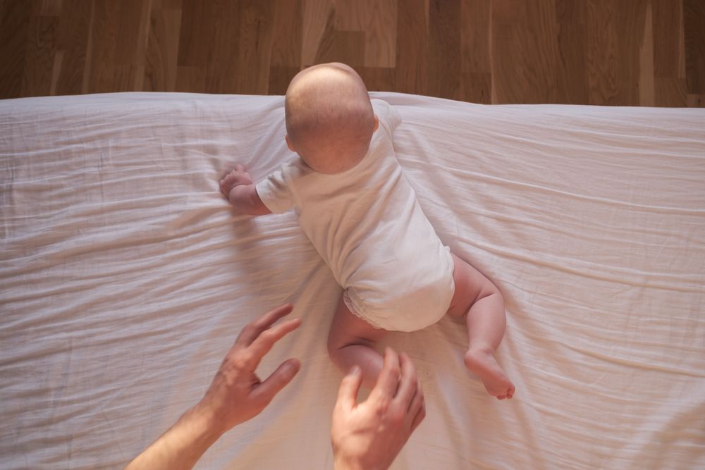 Điều kinh hoàng của các bậc cha mẹ: trẻ ngã khỏi giường hoặc cũi
